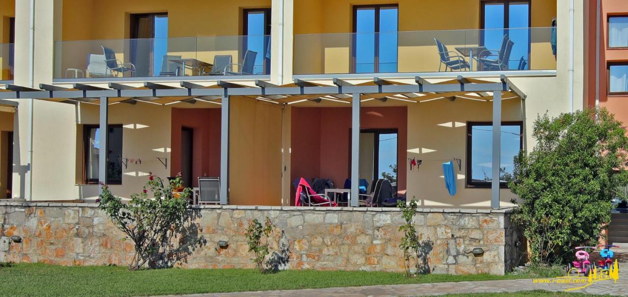 Oasis By The Sea Aparthotel คิเลียดู ภายนอก รูปภาพ