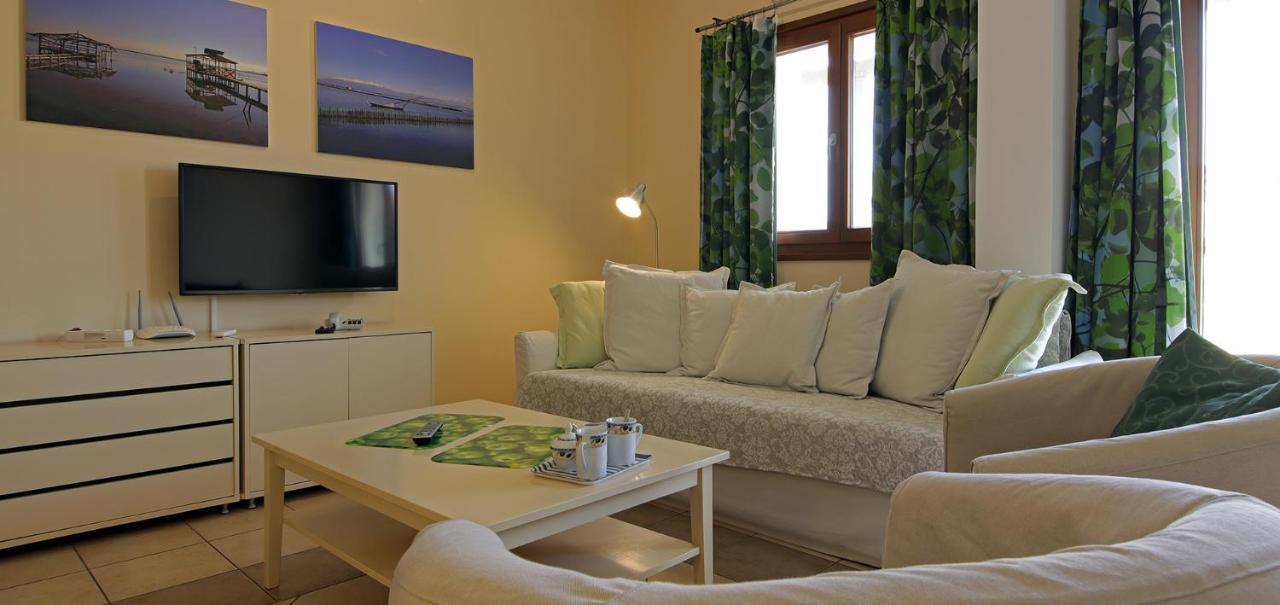 Oasis By The Sea Aparthotel คิเลียดู ภายนอก รูปภาพ