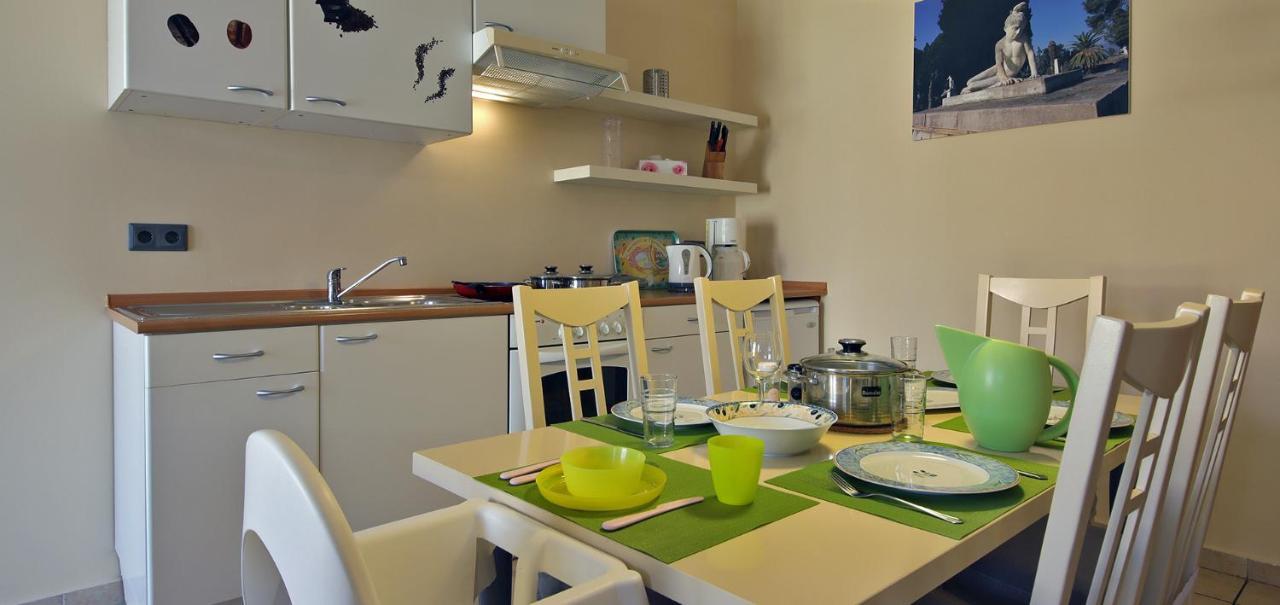 Oasis By The Sea Aparthotel คิเลียดู ภายนอก รูปภาพ